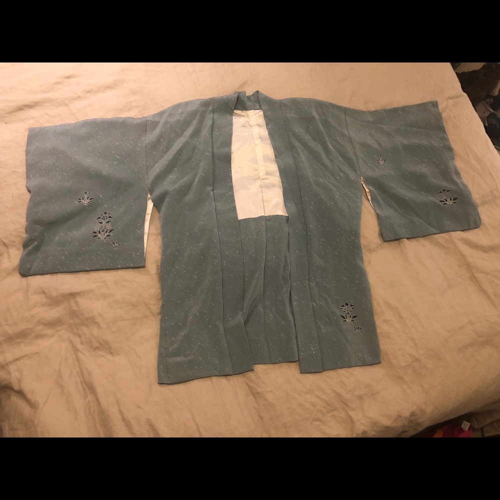 Authentic vintage blue floral kimono 👘